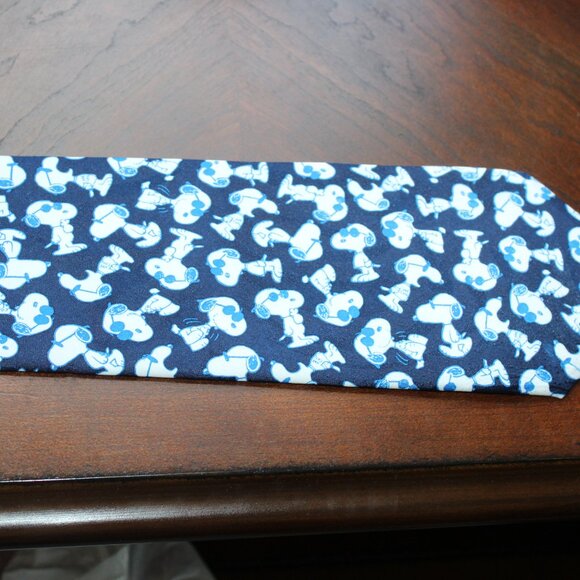 Snoopy Men's Neck Tie ~ Blue / Joe Cool / Sunglasses - Picture 3 of 6